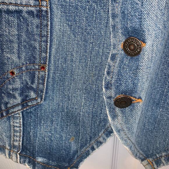 Vintage Levi's Women's Fresh Produce Denim Vest Size L Floral Embroidery Boho - Picture 8 of 13